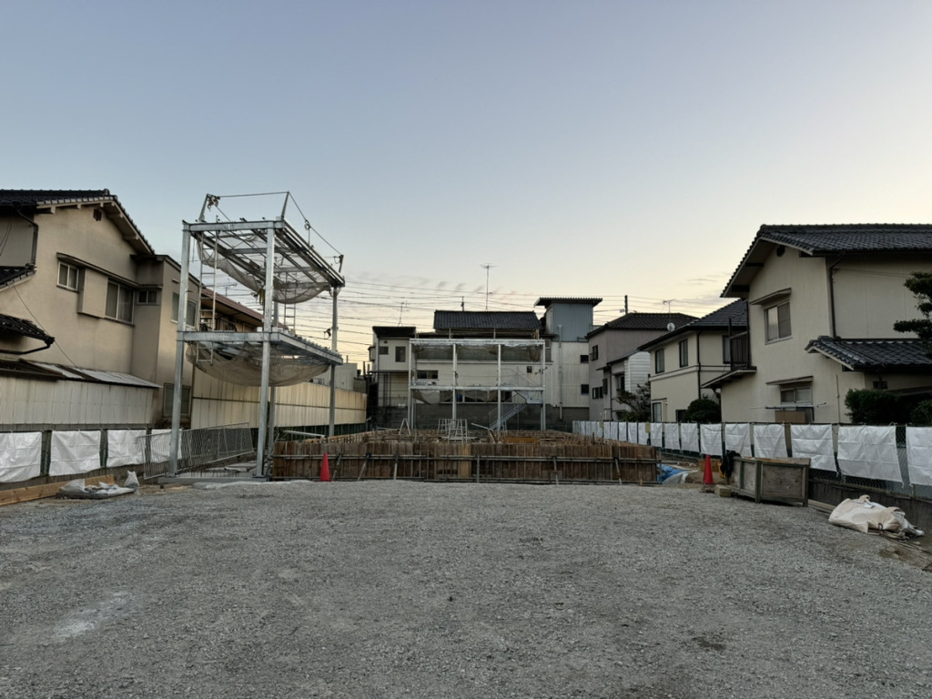 「グループホームなでしこ隅の浜　新築工事」鉄骨建て方状況です<