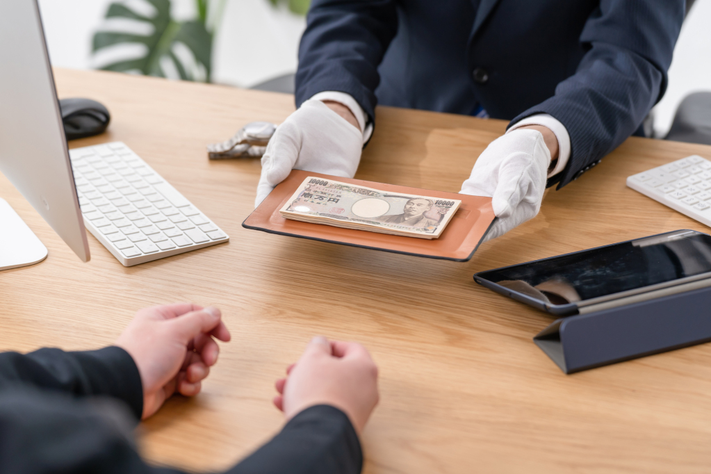 手形（でんさい）取引を廃止し、すべての取引を全額現金払いに移行します。