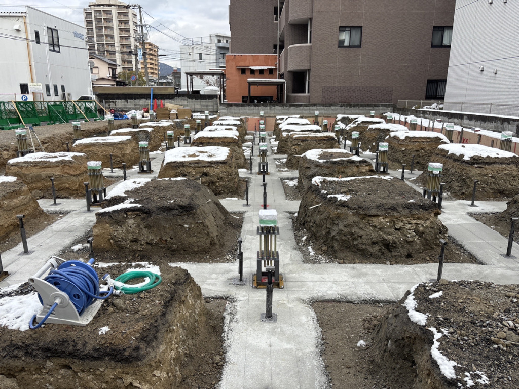 「データコーポレーション新社屋新築工事」ホームコネクター柱脚アンカーセット状況です