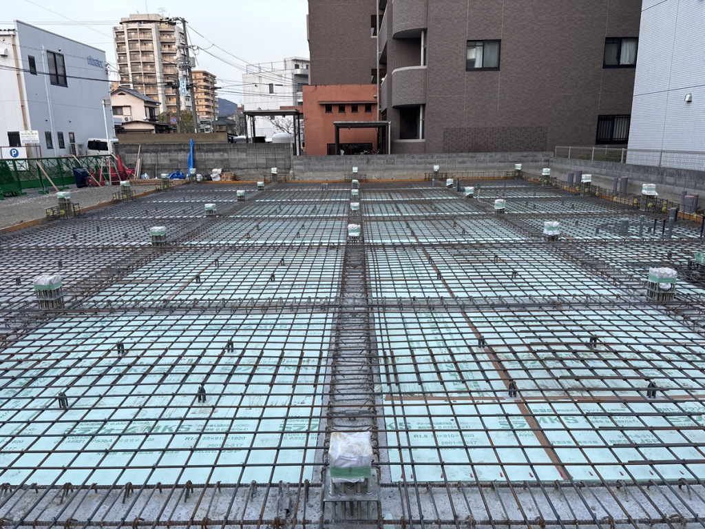 「データコーポレーション新社屋新築工事」耐圧版鉄筋組状況です