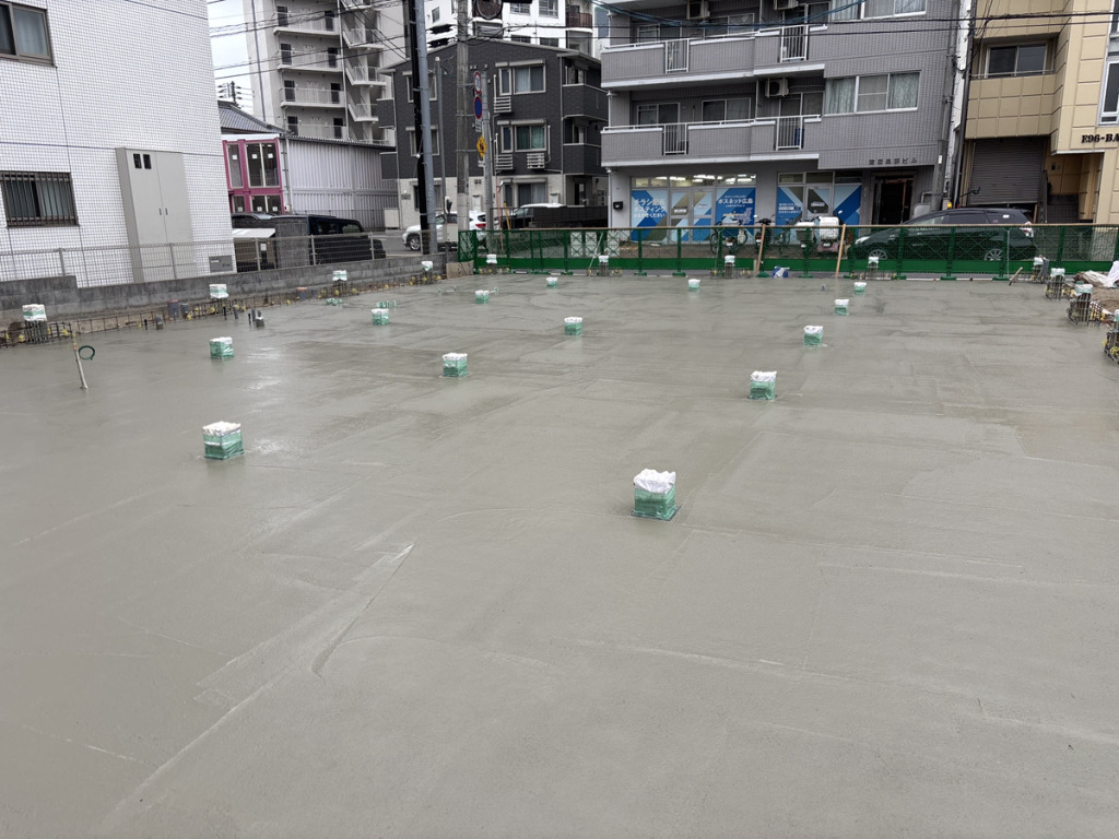 「データコーポレーション新社屋新築工事」耐圧版コンクリート打設状況です